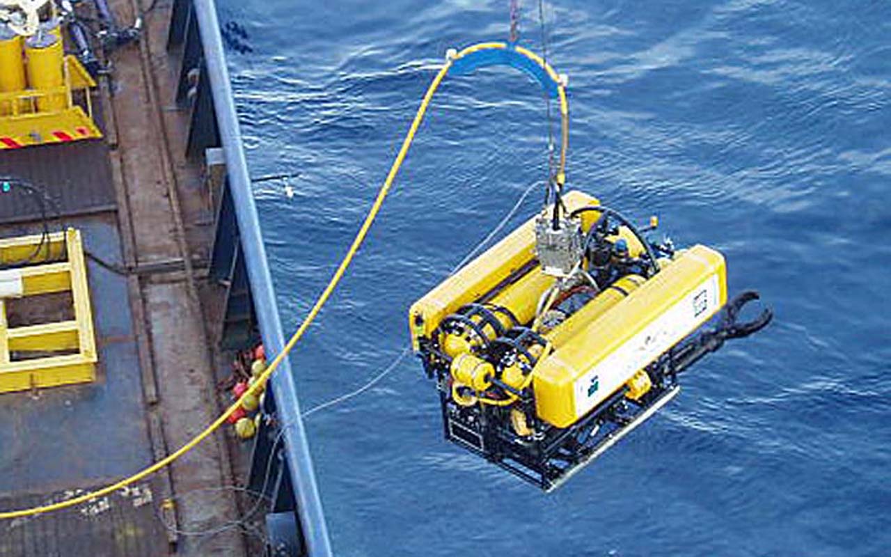 Taranto, Italy - June 23rd, 2005: The UK Submarine Rescue Service's remotely operated vehicle (ROV) being launched. This will be used to clear debris from around a stricken submarine and to deliver survival stores to buy time until a rescue can be mounted. Training exercises are held about 4 times a year.